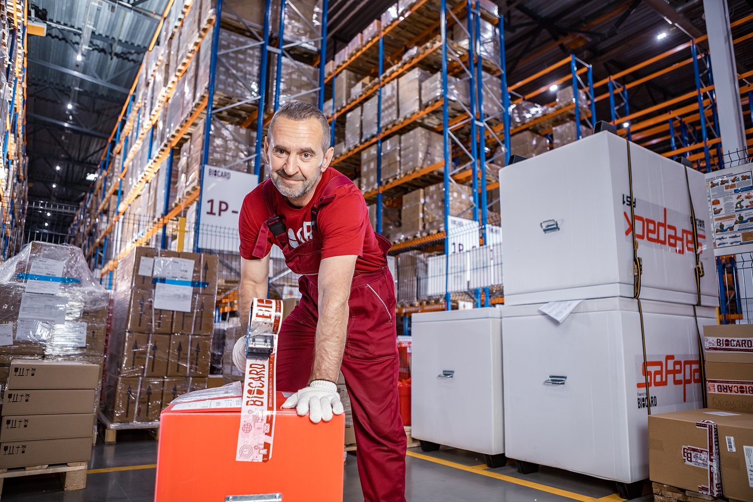 BIOCARD warehouse handling of SafePack containers