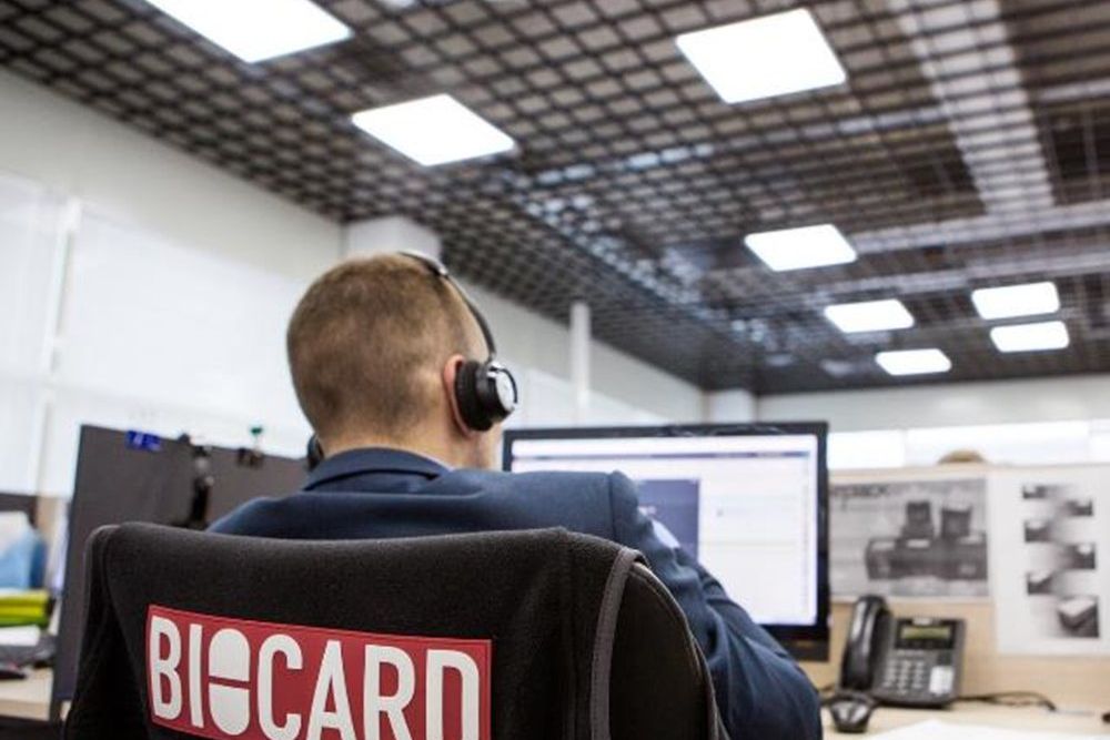 An operator at the BIOCARD operations desk