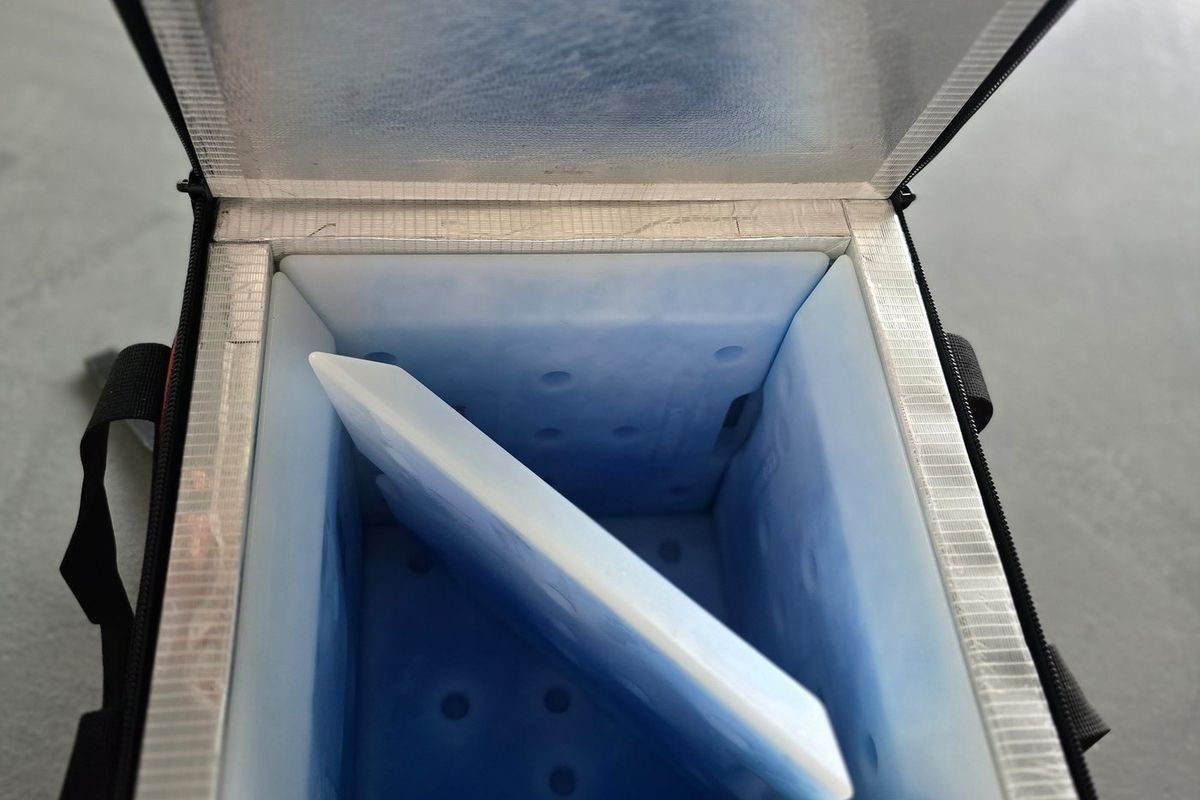 A PCM panel inside an insulated SafePack bag