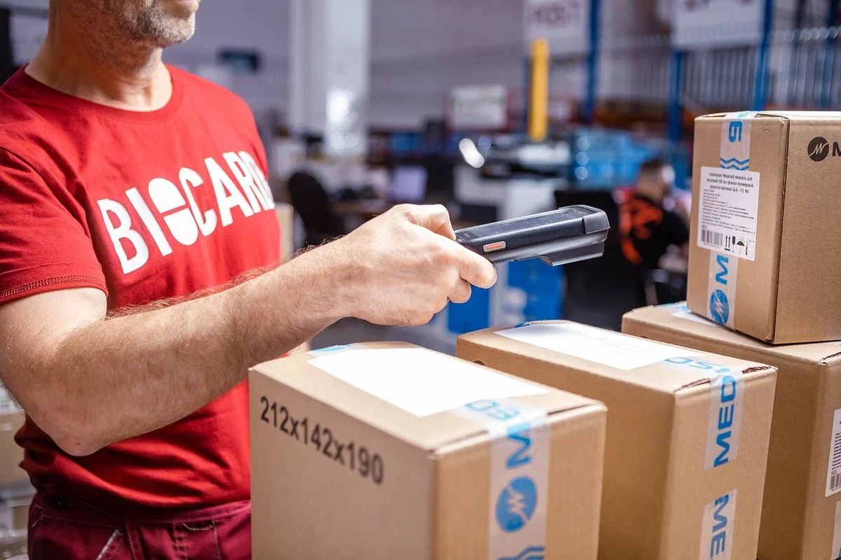 A warehouse operator scanning parcels