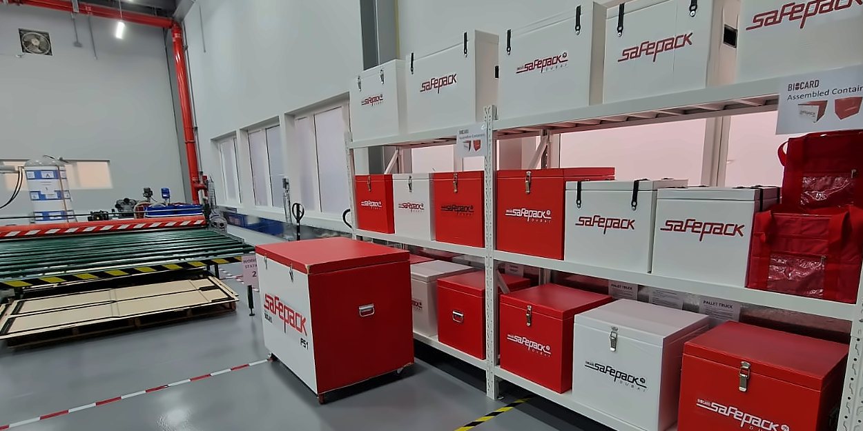SafePack thermal containers and a PS1 pallet shipper in the BIOCARD assembly area in Dubai
