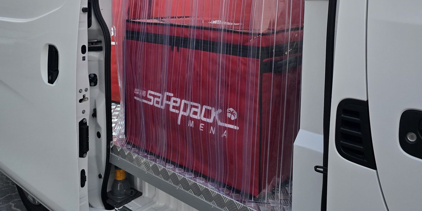 حقيبة SafePack MENA الحرارية داخل شاحنة توصيل في دبي