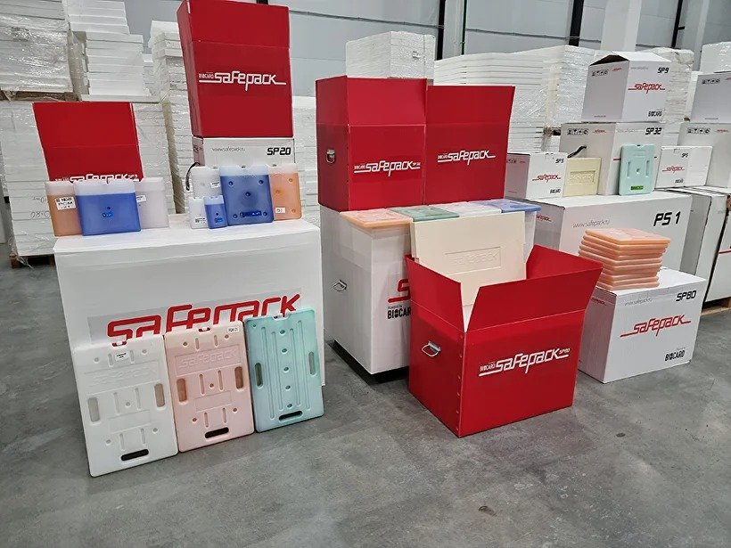 The SafePack model range — refrigerated and controlled-ambient thermal boxes with PCM elements, in the BIOCARD Dubai facility